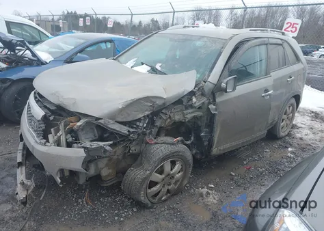 2011 Kia Sorento Lx z USA, uszkodzony, nr VIN 5XYKT3A1XBG129806